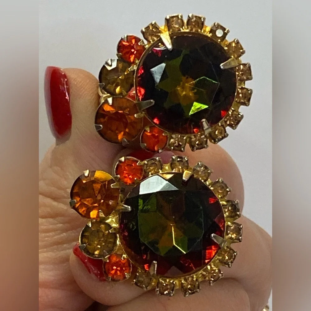 VINTAGE TARA CLIP ON EARRINGS - Picture 6 of 7